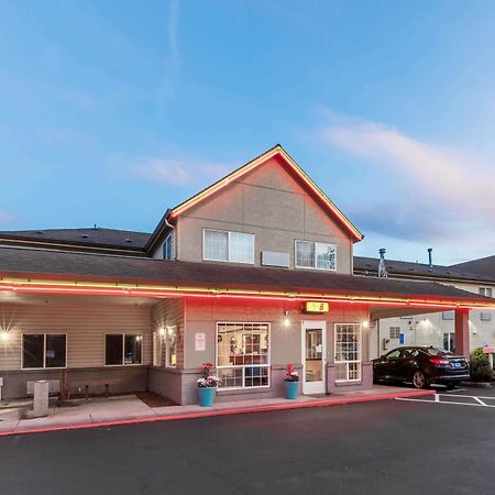 Super 8 By Wyndham Gresham/Portland Area Or Hotel Exterior photo