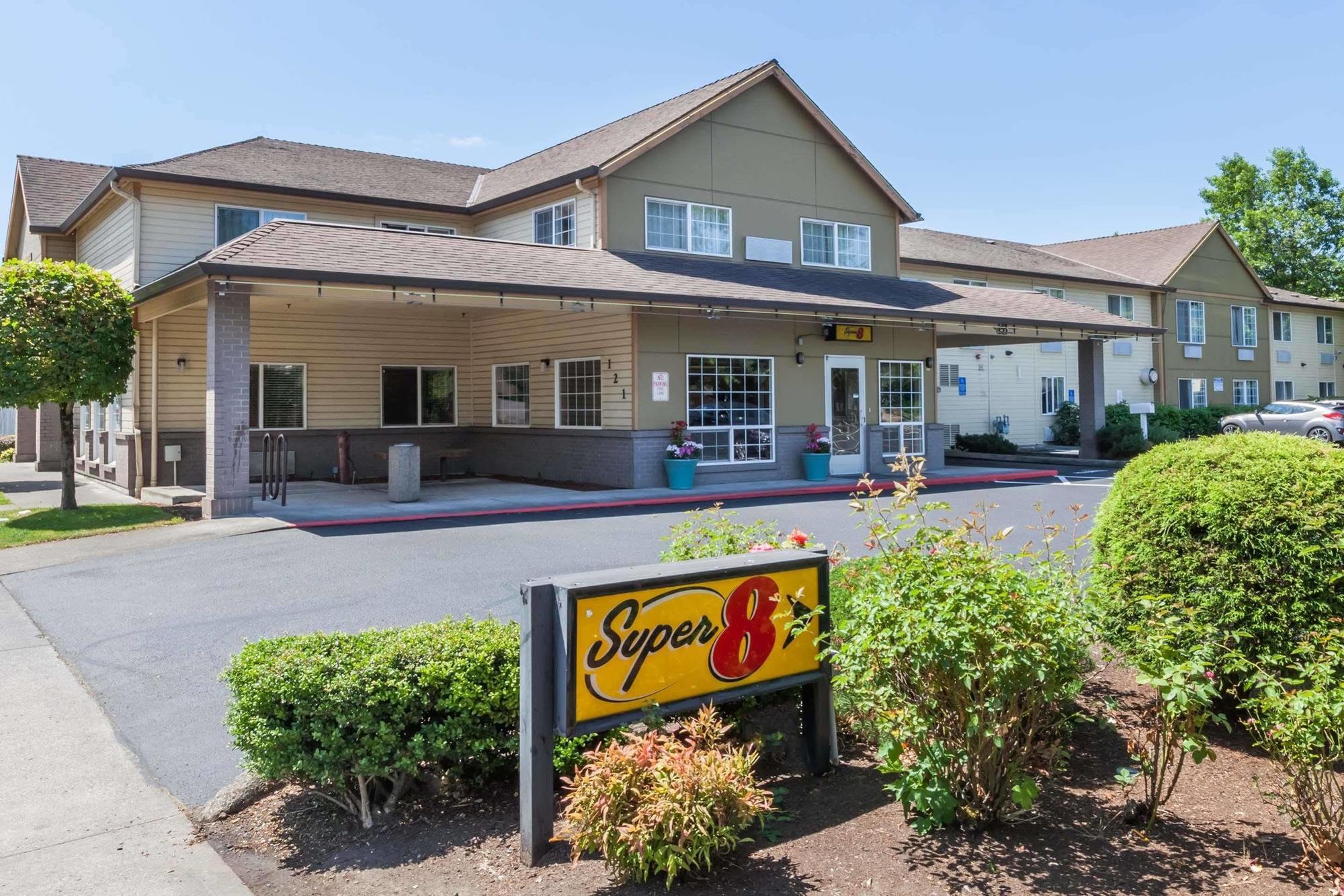 Super 8 By Wyndham Gresham/Portland Area Or Hotel Exterior photo