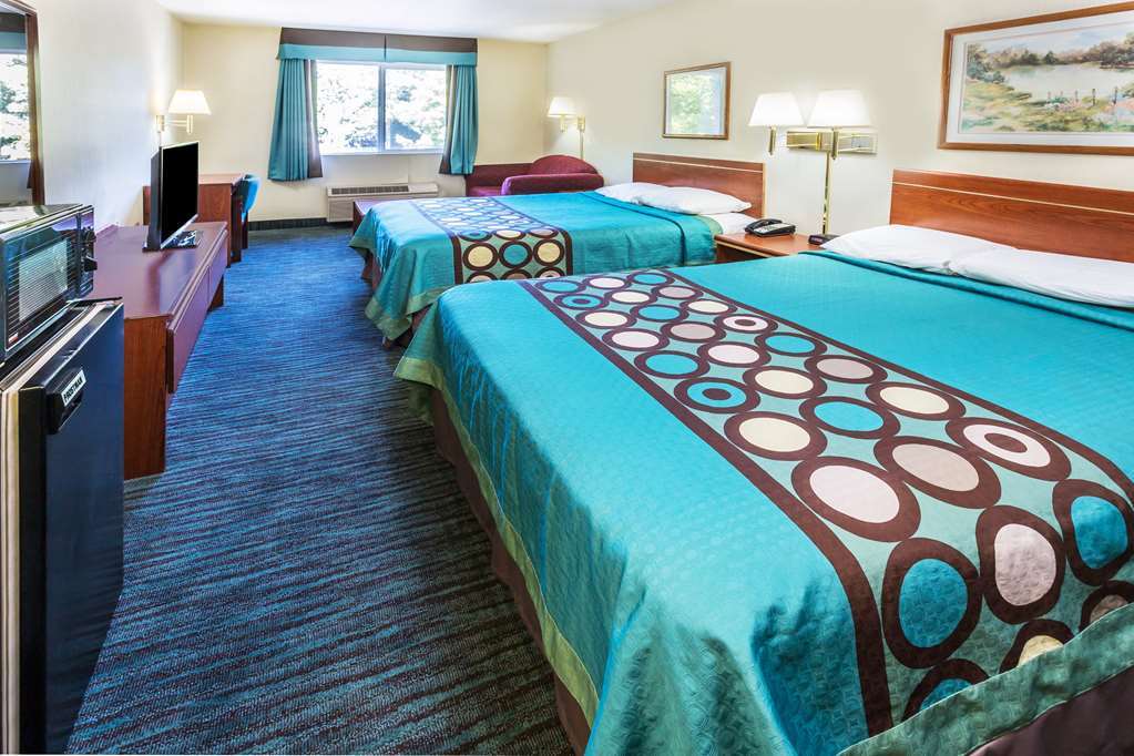Super 8 By Wyndham Gresham/Portland Area Or Hotel Room photo