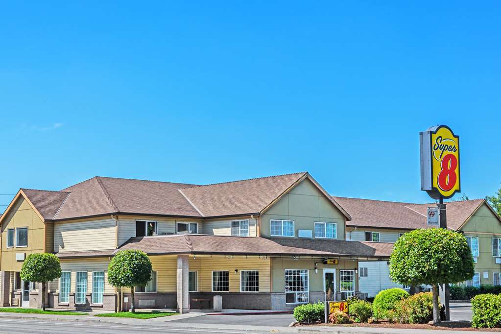 Super 8 By Wyndham Gresham/Portland Area Or Hotel Exterior photo