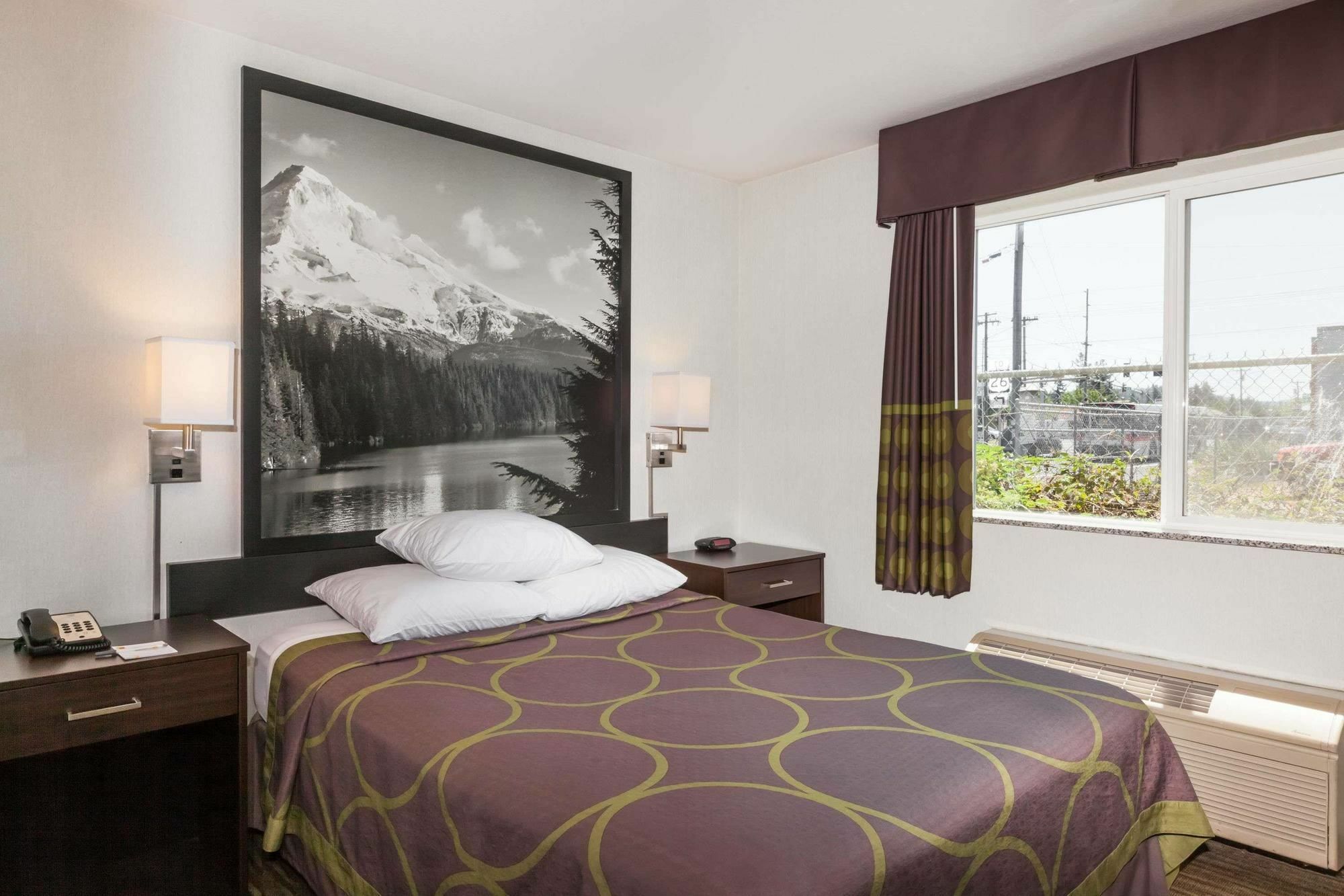 Super 8 By Wyndham Gresham/Portland Area Or Hotel Exterior photo