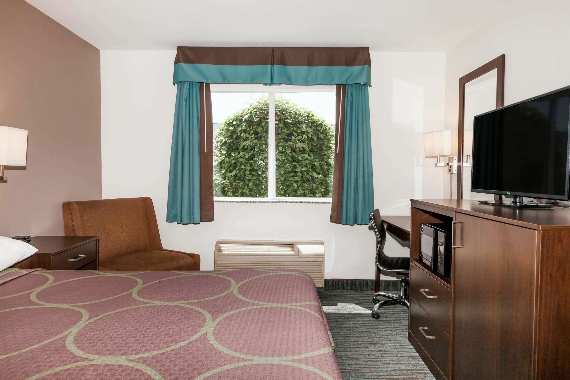 Super 8 By Wyndham Gresham/Portland Area Or Hotel Exterior photo