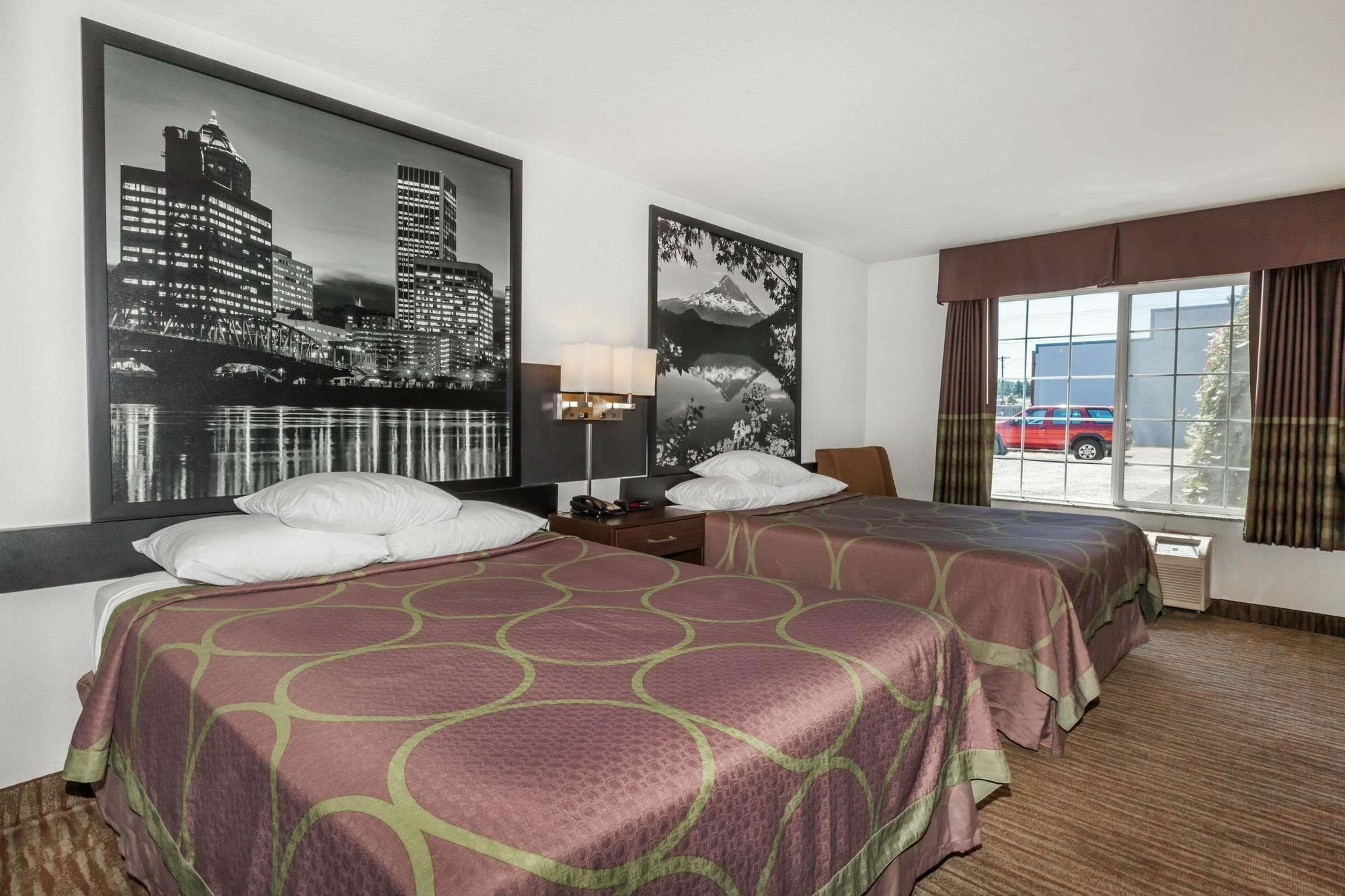 Super 8 By Wyndham Gresham/Portland Area Or Hotel Exterior photo